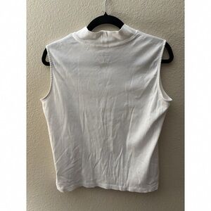 Chic Sleeveless White Tank Top